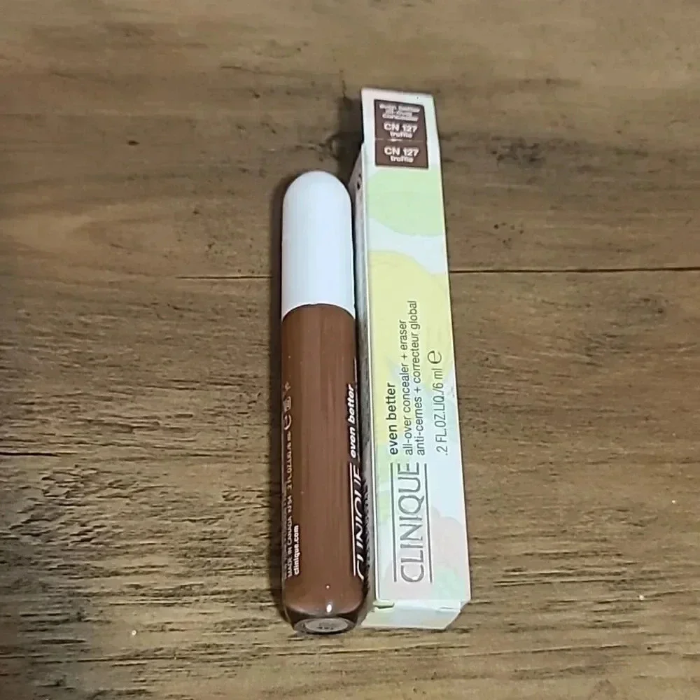 Clinique even Better all over concealer and eraser